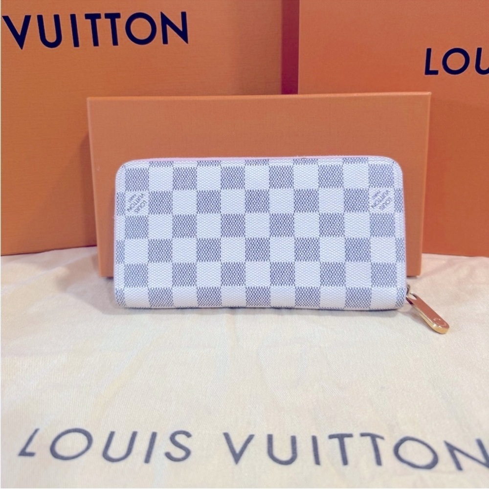 Louis Vuitton Damier Azur Zippy Wallet